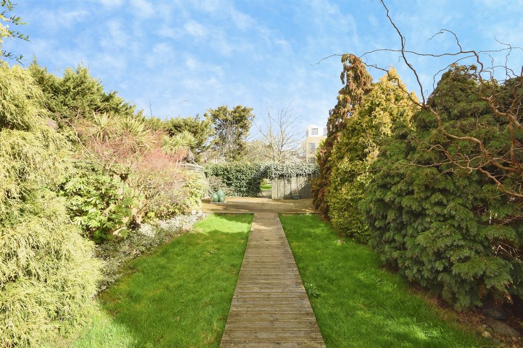 Property photo 3 of 19