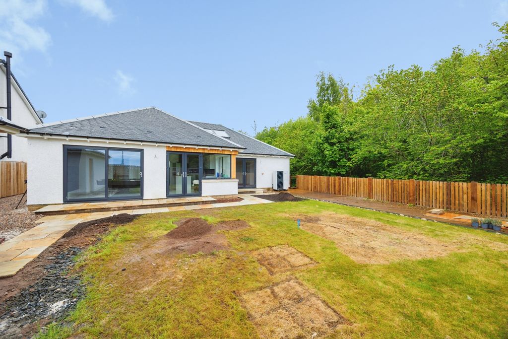 Property photo 3 of 25 Rear Garden