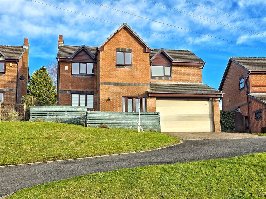 Property photo 1 of 30 Detached Family Home