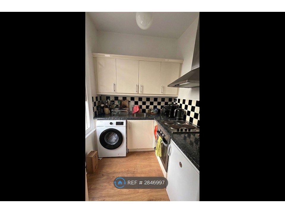 Property photo 3 of 14 Kitchen