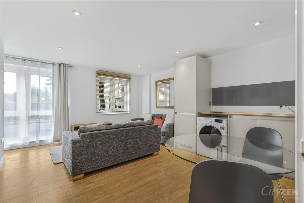 Property photo 1 of 16 Reception Room