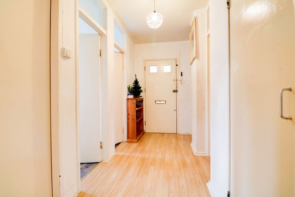 Property photo 3 of 15 Photo 8