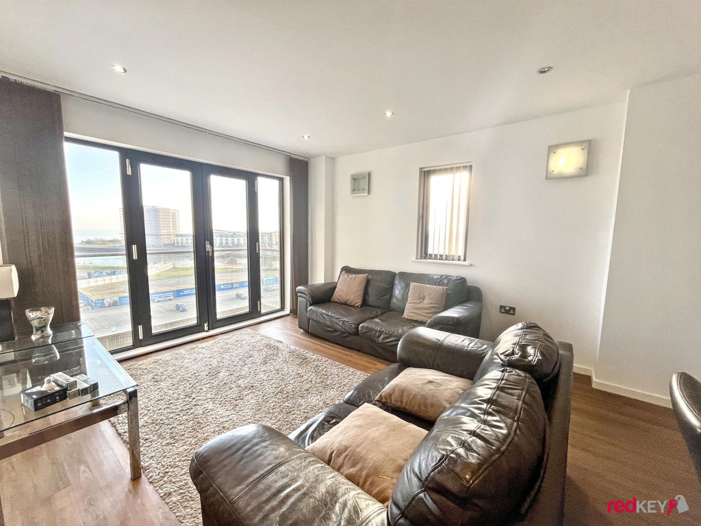 Property photo 2 of 11 Lounge