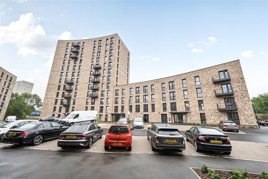 Property photo 1 of 12 1327914-1-6878Baa1B8584.Jpg