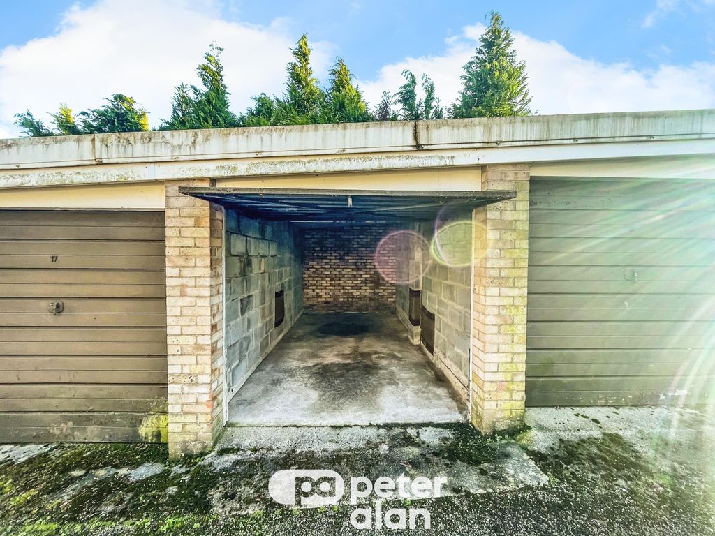 Property photo 3 of 19 Garage