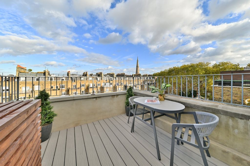 Property photo 3 of 21 Roof Terrace