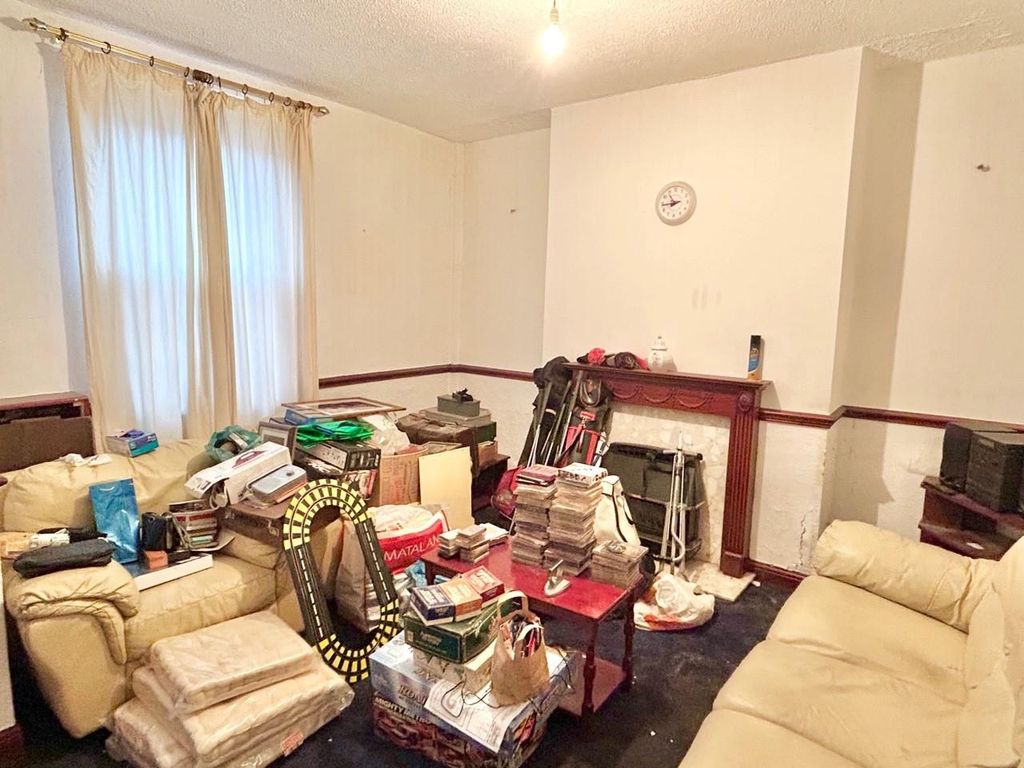 Property photo 2 of 7 Lounge.Jpg