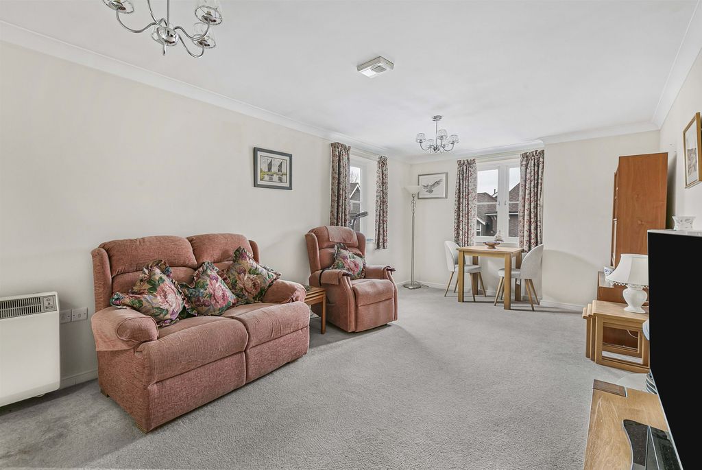 Property photo 2 of 8