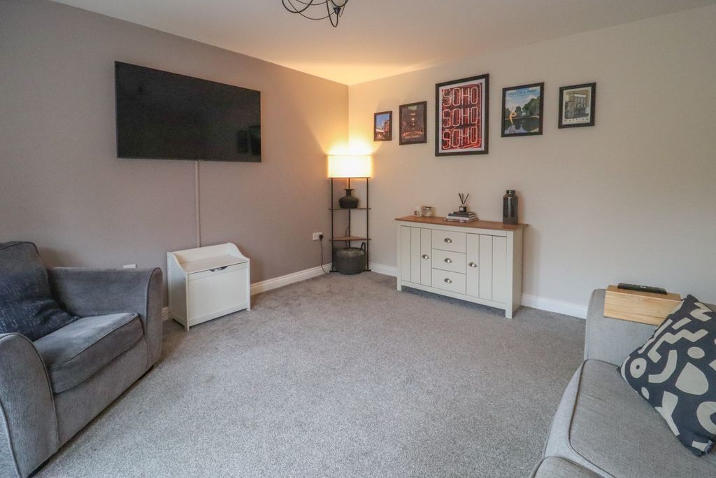 Property photo 3 of 18 4767874