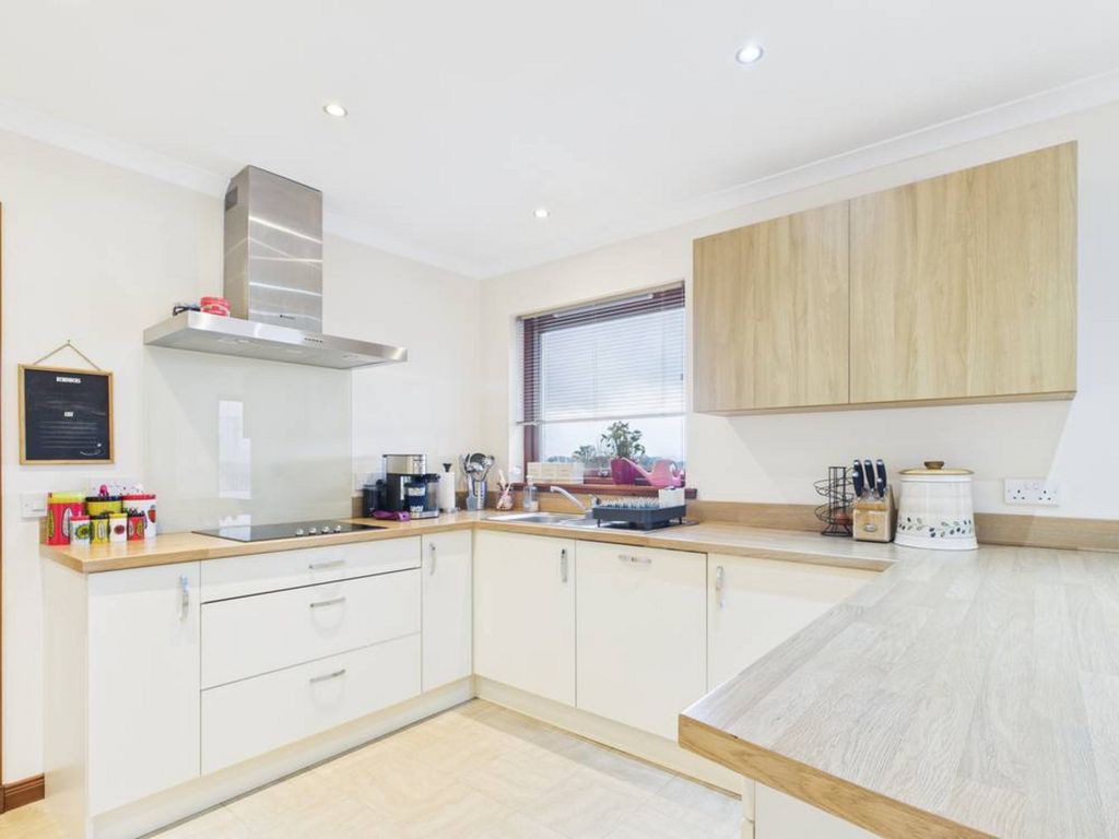 Property photo 2 of 43