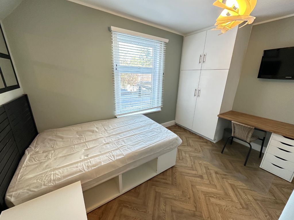 Property photo 3 of 7 4640342