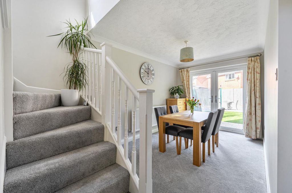 Property photo 3 of 18 Wolvesley Place 22 (8).Jpg