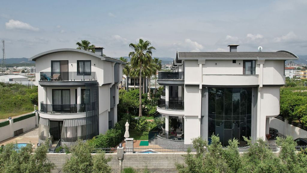 Property photo 2 of 18