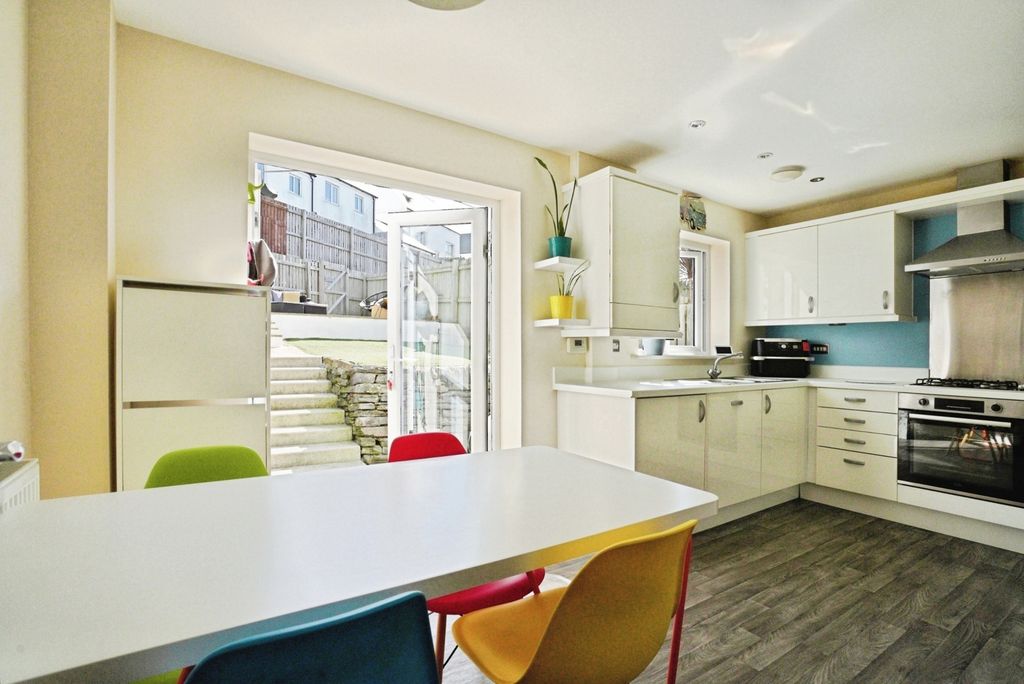 Property photo 3 of 17 Pbox-Img.Jpg