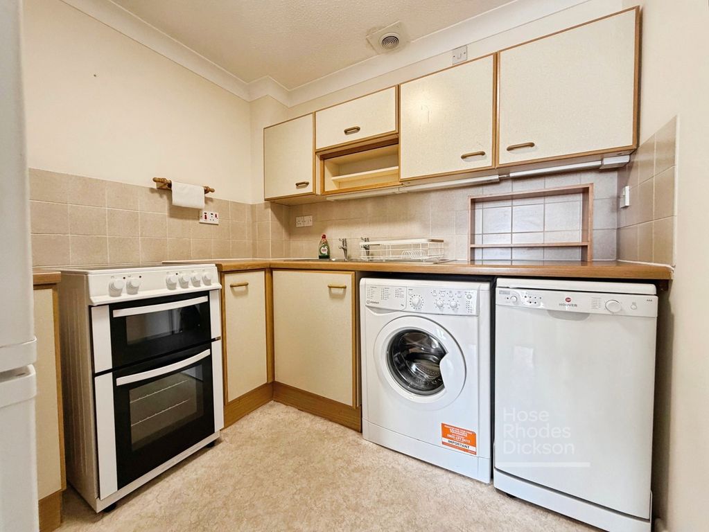 Property photo 3 of 8 Kitchen