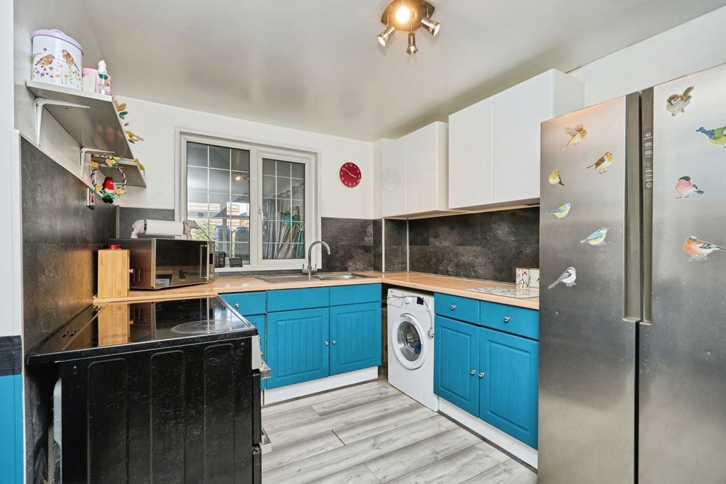 Property photo 3 of 14 Kitchen