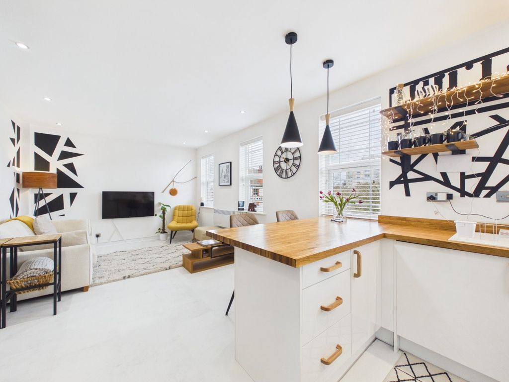 Property photo 1 of 9 4982361