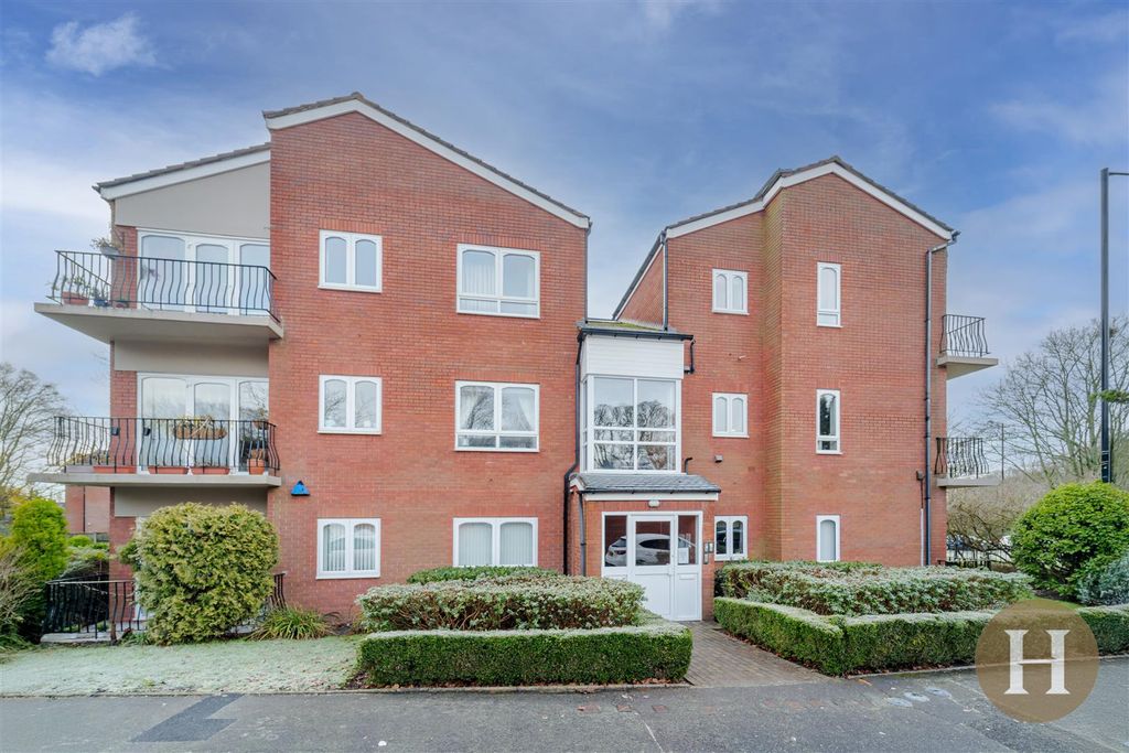 Property photo 3 of 24 Hadleigh Estate Agents-23.Jpg