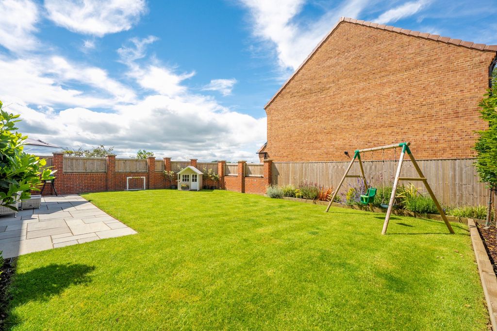 Property photo 3 of 35