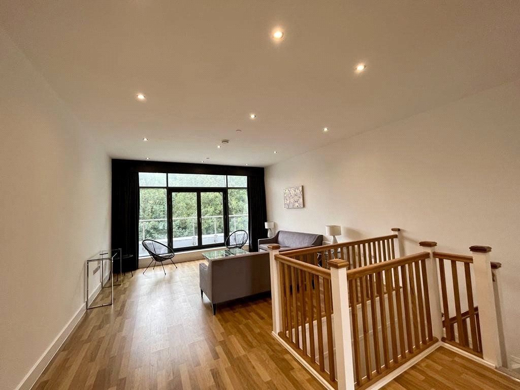 Property photo 2 of 9 Photo 03