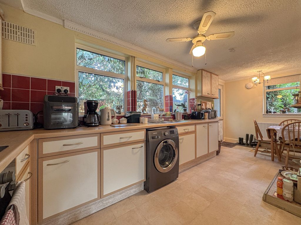Property photo 3 of 12 Kitchen Dining Room