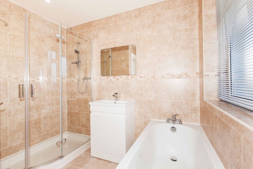 Property photo 2 of 27