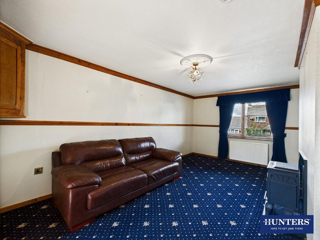 Property photo 3 of 19 Living Room