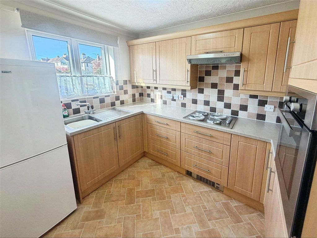 Property photo 2 of 9 Kitchen