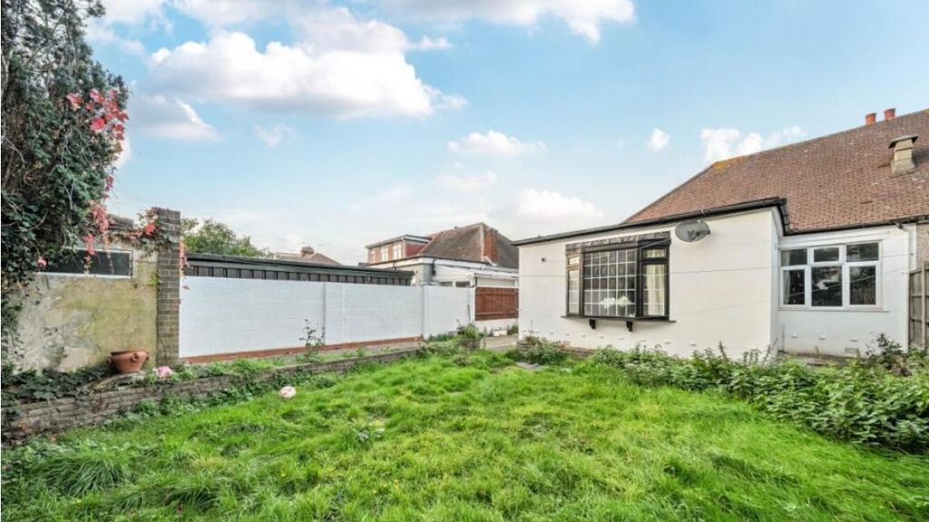 Property photo 1 of 16 Photo 4