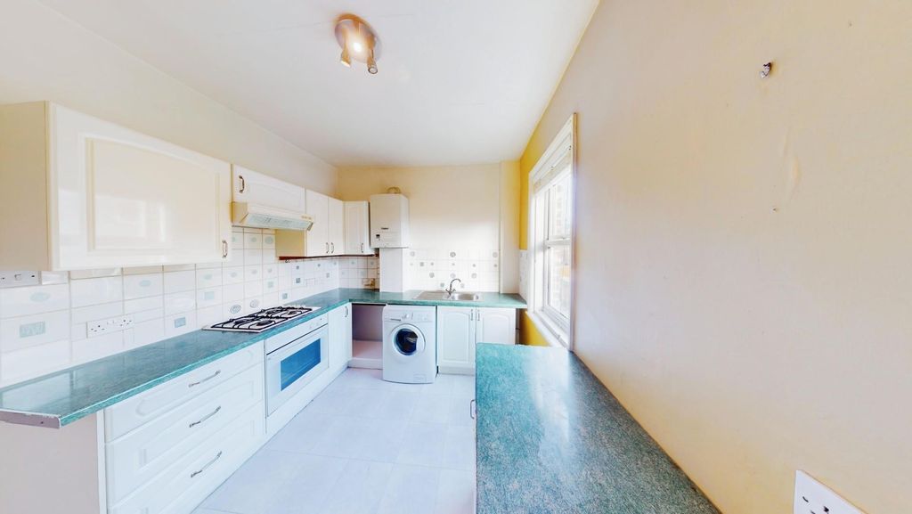 Property photo 3 of 12 Kitchen