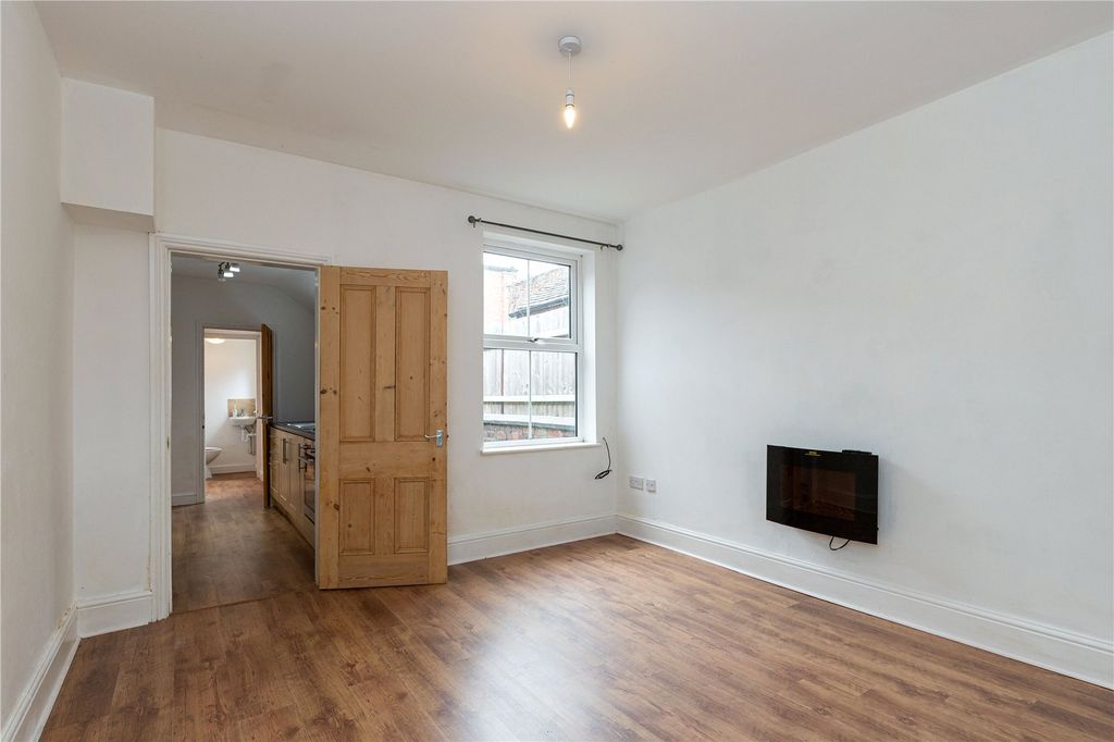 Property photo 3 of 10 Dining Room