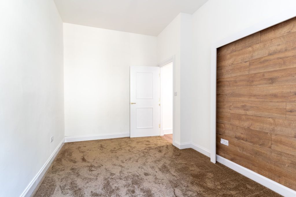 Property photo 3 of 39
