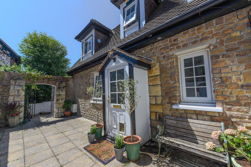 Property photo 1 of 23