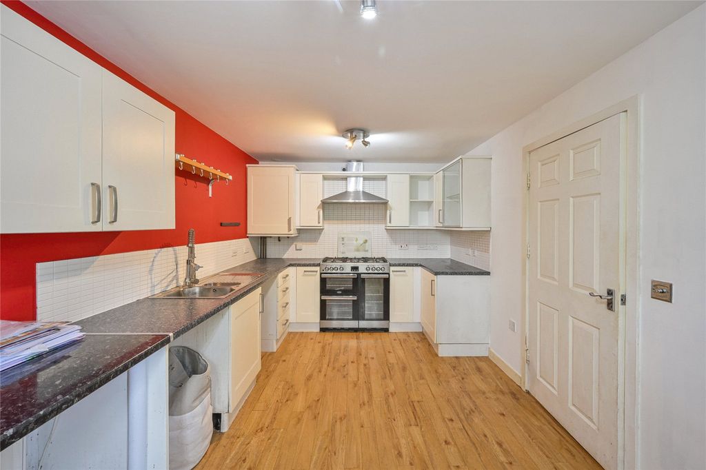 Property photo 2 of 25 Picture No. 24