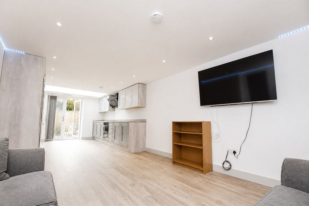 Property photo 2 of 15 Approach