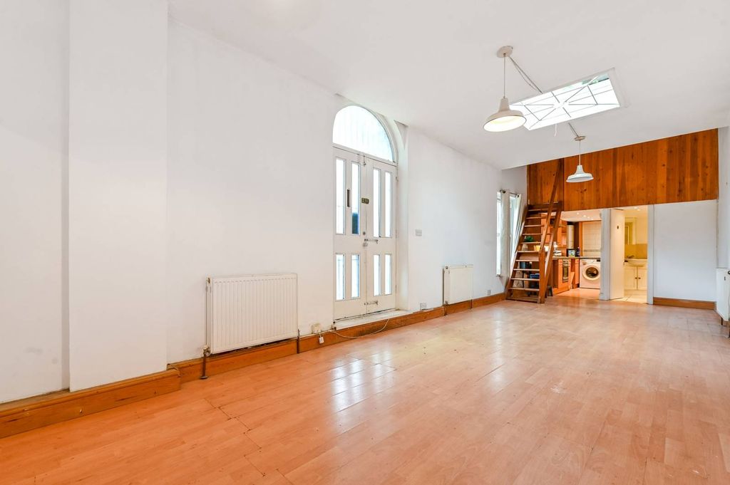 Property photo 3 of 9