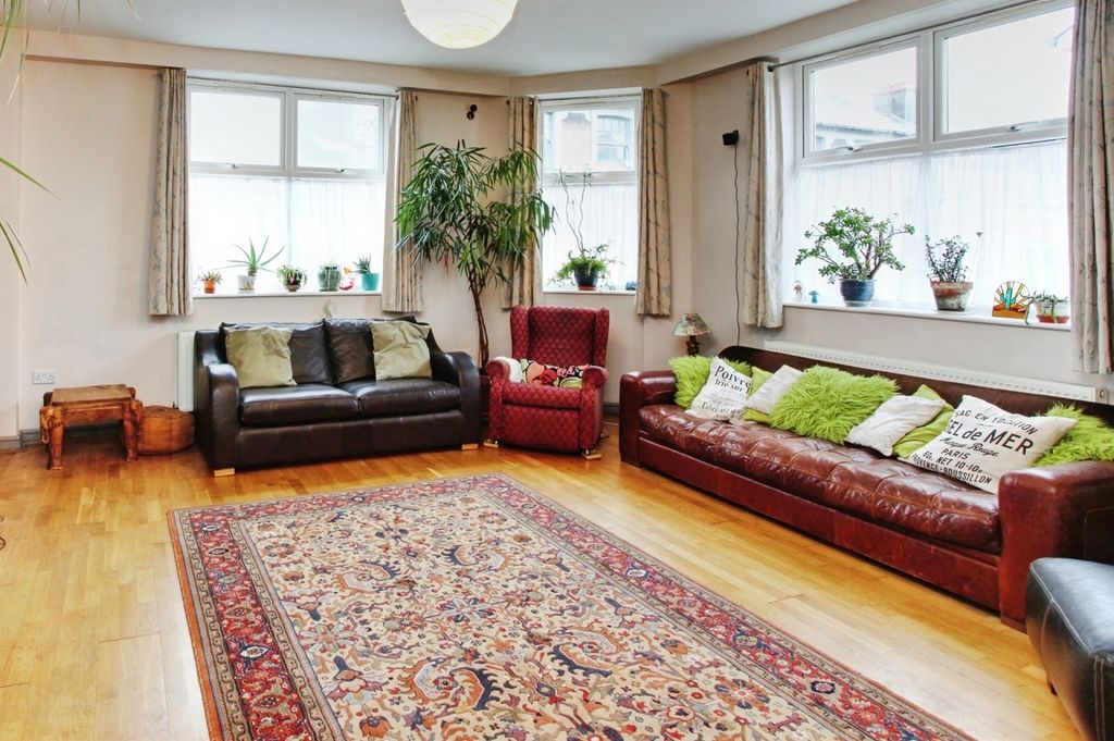 Property photo 3 of 27