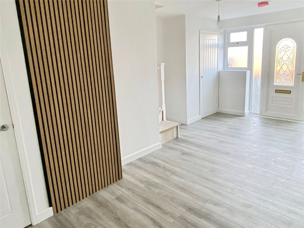 Property photo 3 of 12 Picture No. 01