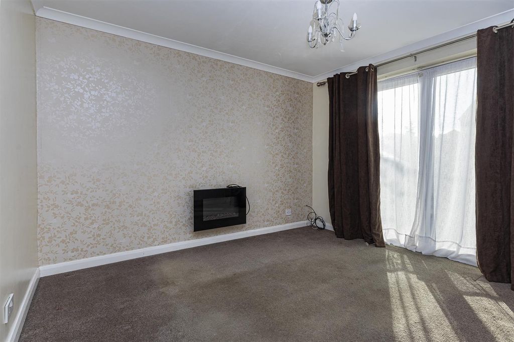 Property photo 3 of 25 Living Room