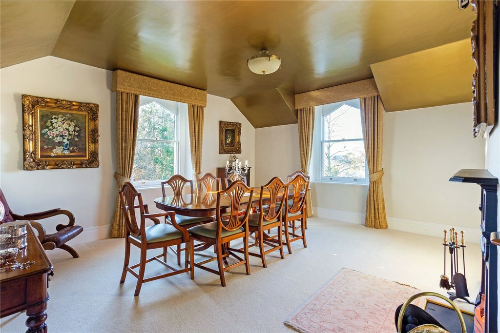 Property photo 3 of 12 Dining/Bed 3