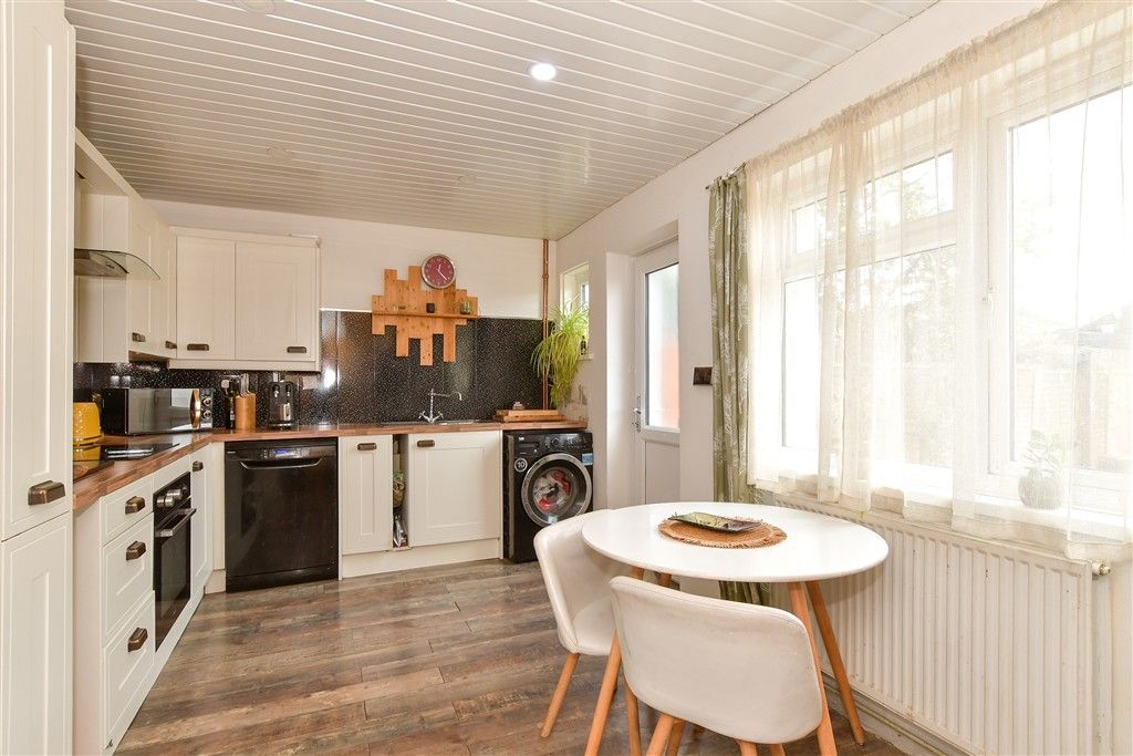 Property photo 1 of 8 Kitchen