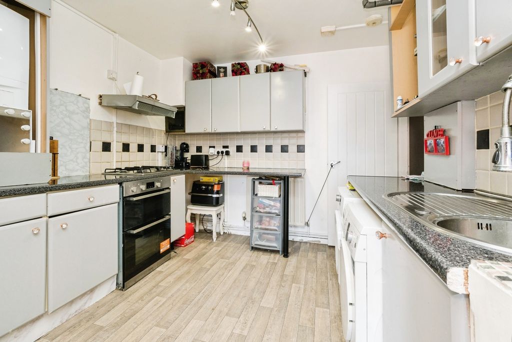 Property photo 2 of 17 Kitchen Diner