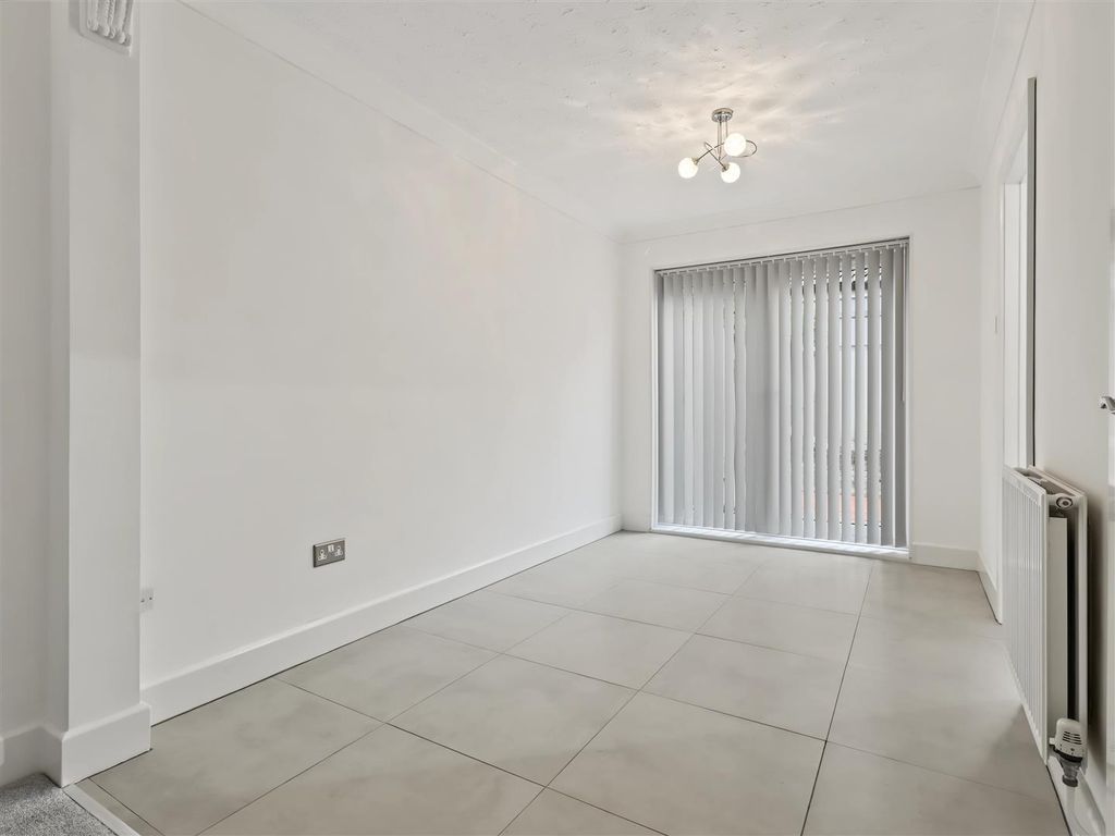 Property photo 2 of 17 Dining Room