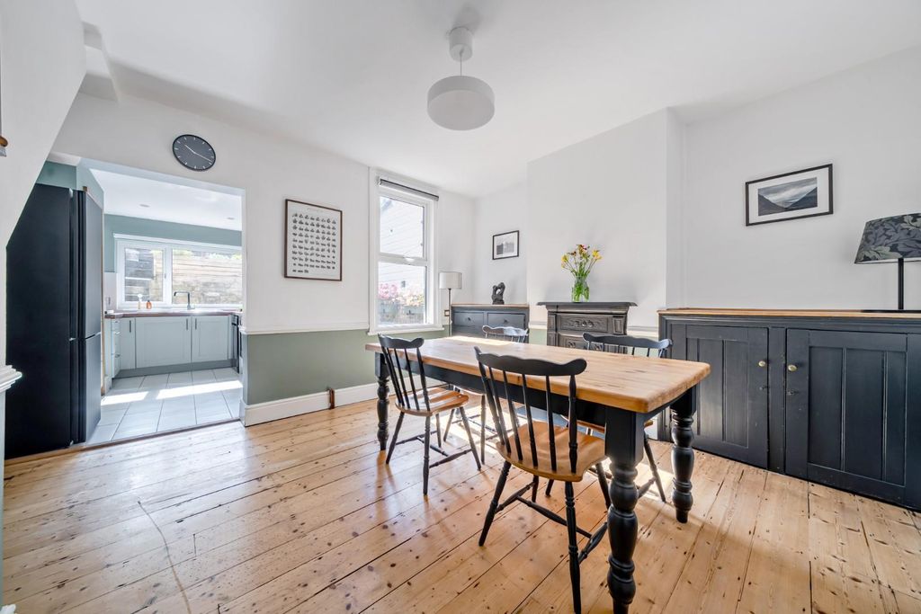 Property photo 2 of 30 1498352-20-6A79Ab8Fc0E72.Jpg