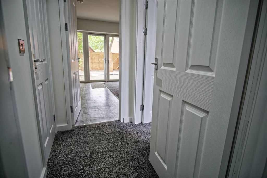 Property photo 2 of 7 Flat Entrance