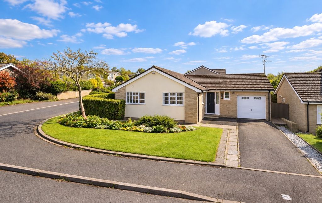 Property photo 1 of 12 Spacious Bungalow In A Highly Sought After Location