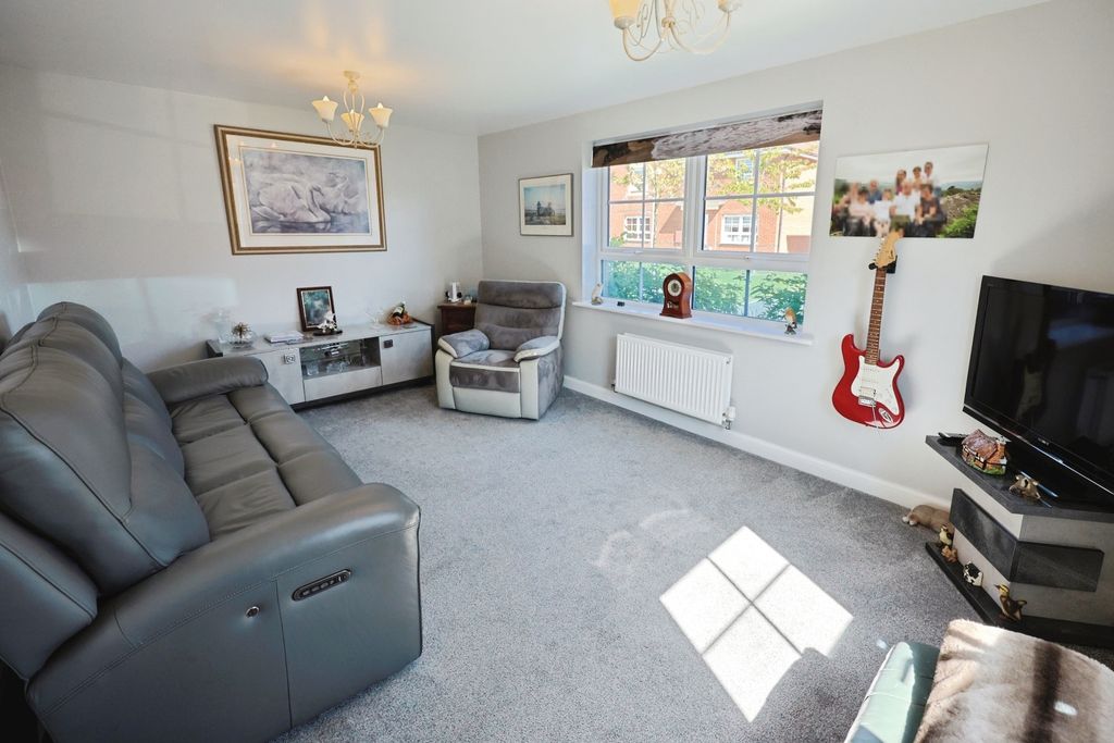 Property photo 3 of 17 Pbox-Img.Jpg
