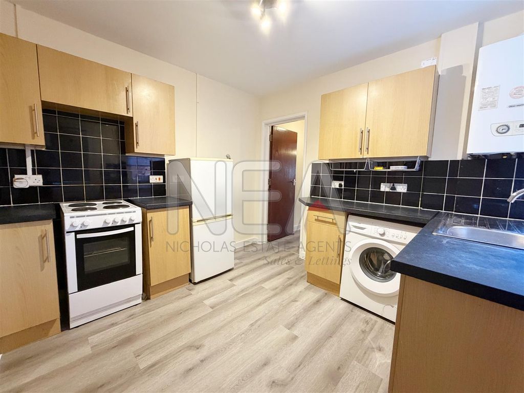 Property photo 3 of 12 Kitchen