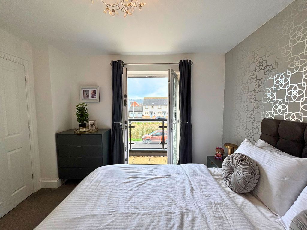 Property photo 3 of 29 Principal Bedroom