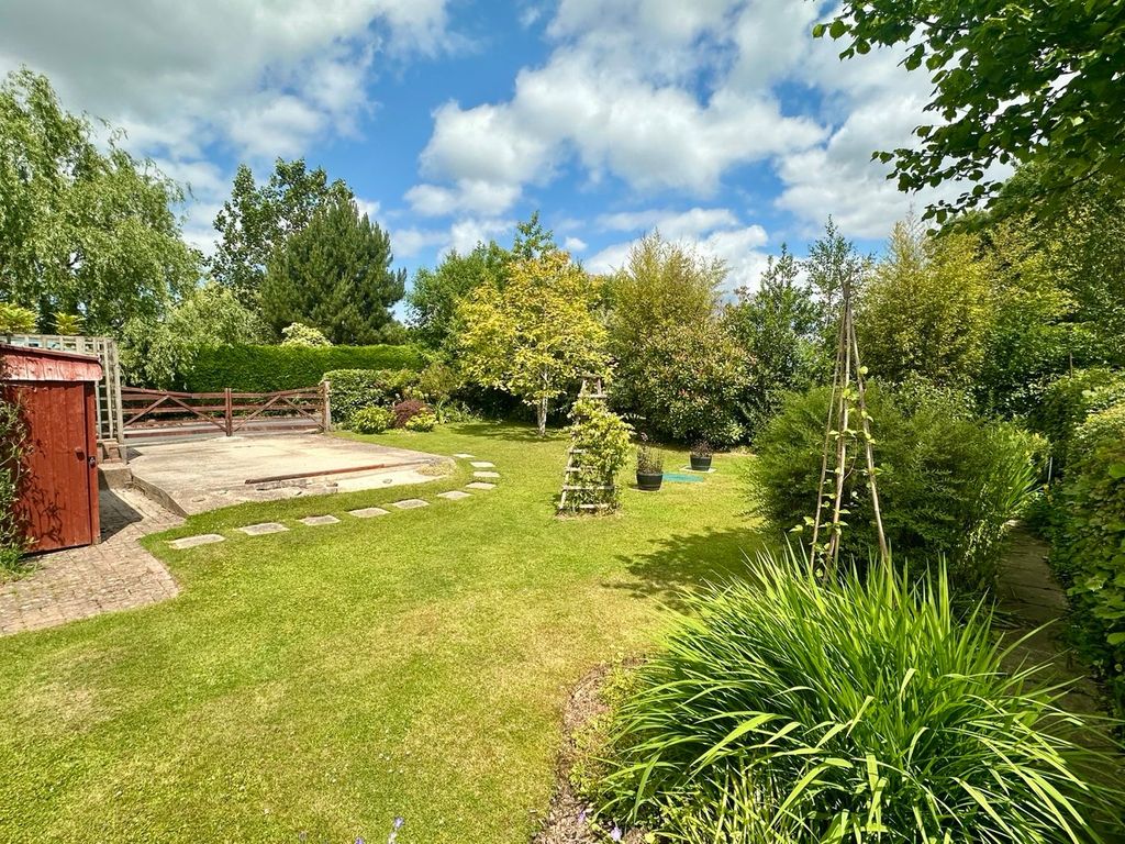 Property photo 2 of 32